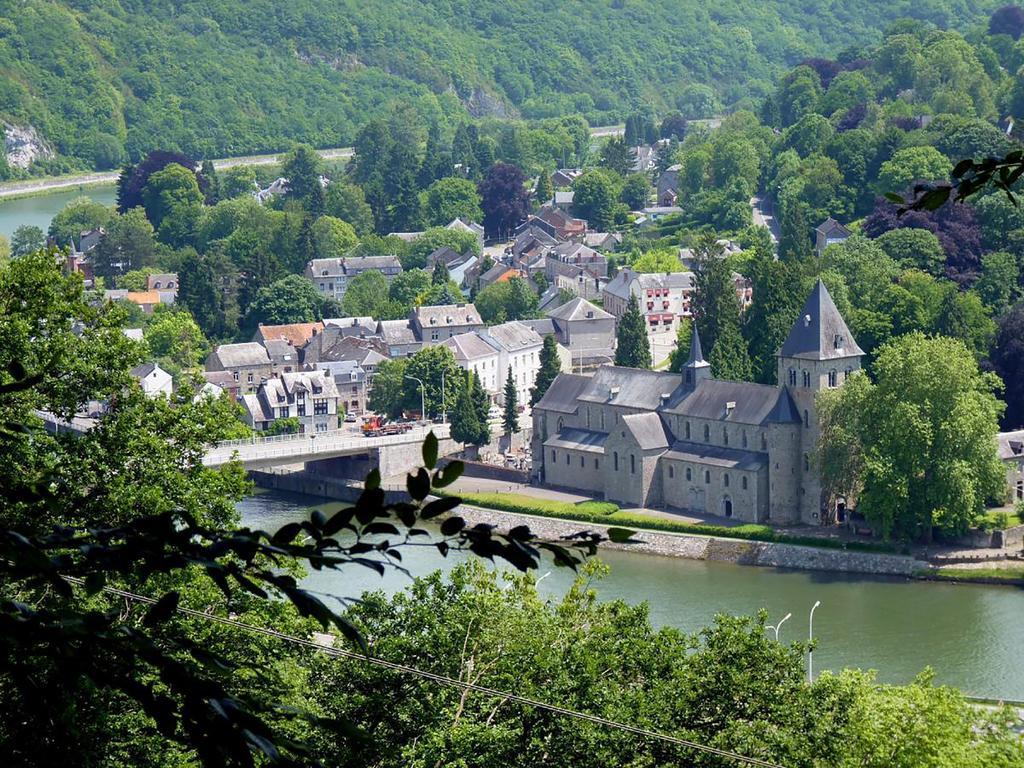 ホテルChalet Des Grottes Hastière-Lavaux エクステリア 写真